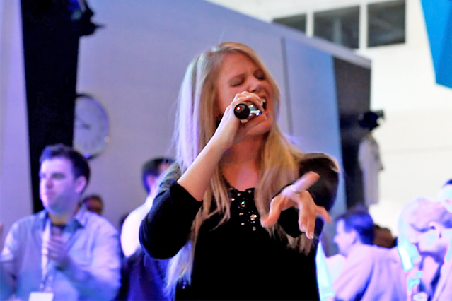 Nadine unterwegs auf dem Messestand