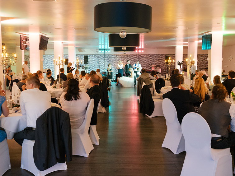 Hochzeit Mit Unserer Live Band In Moers Hochzeitsfeier Van Der Valk Hotel