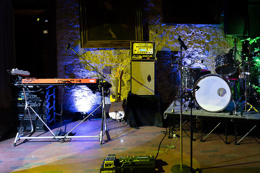 Unsere Band in Bonn für Livemusik und Partymusik | Foto der Bühne in der Godesburg.