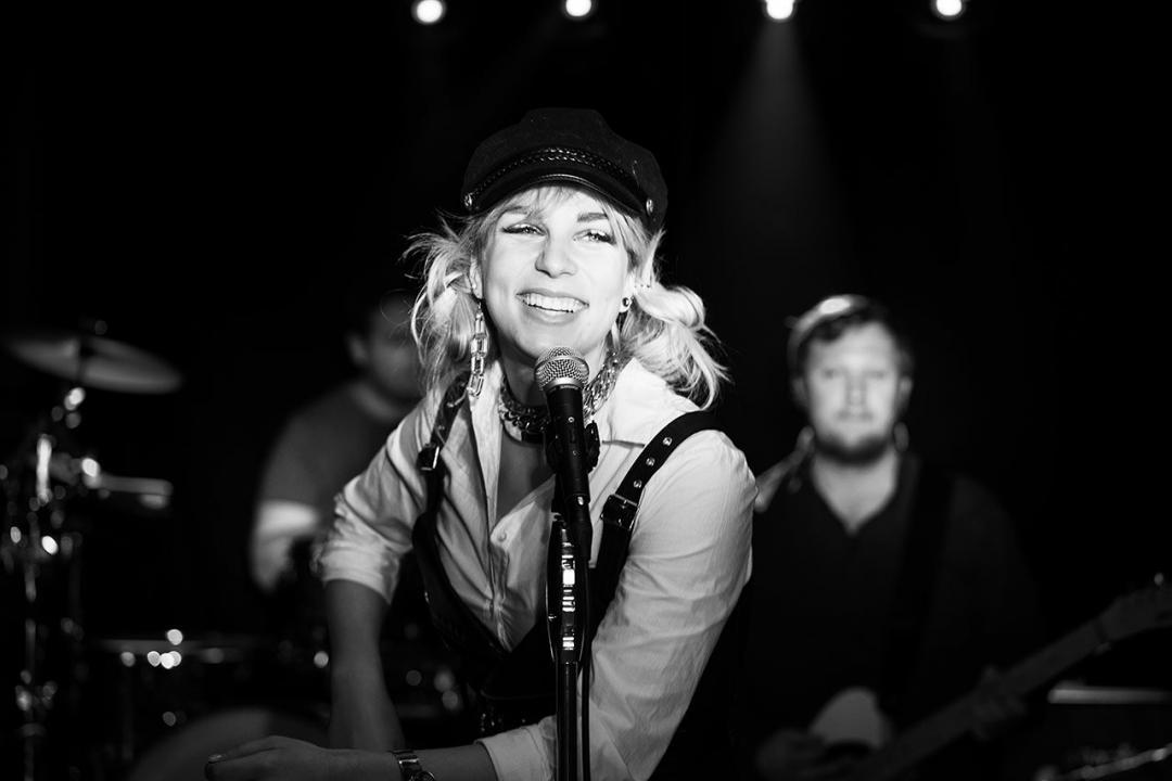 Chantal Jansen, Sängerin der Band | Partyband | Tanzband Sängerin.