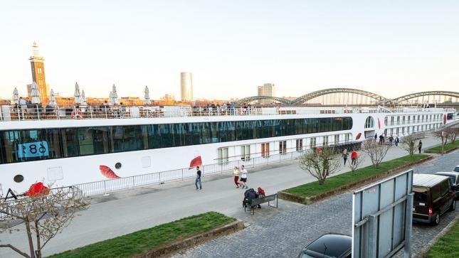 Foto des Rheinschiffs Arosa Brava in Köln.