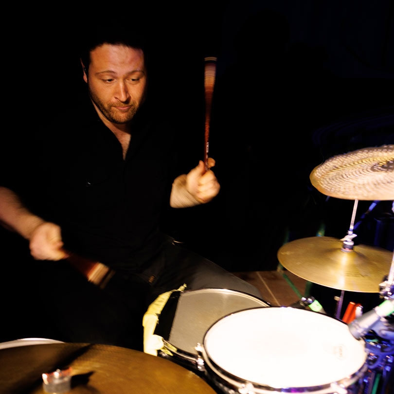 Patrick Nau ist Schlagzeuger der Band Lecker Nudelsalat