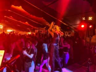 Partyband Lecker Nudelsalat im Festzelt in Rietberg